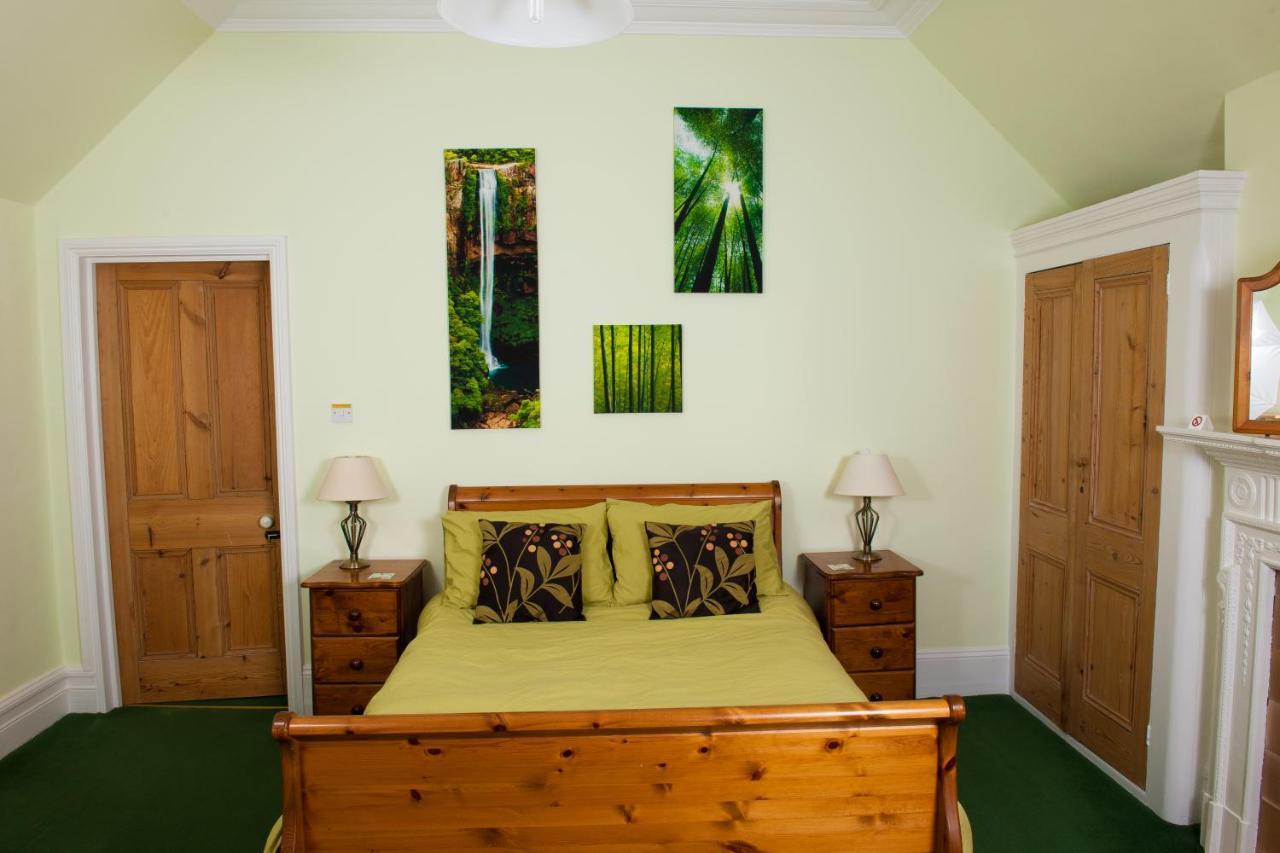 Heatherbank B&B サンドハースト エクステリア 写真