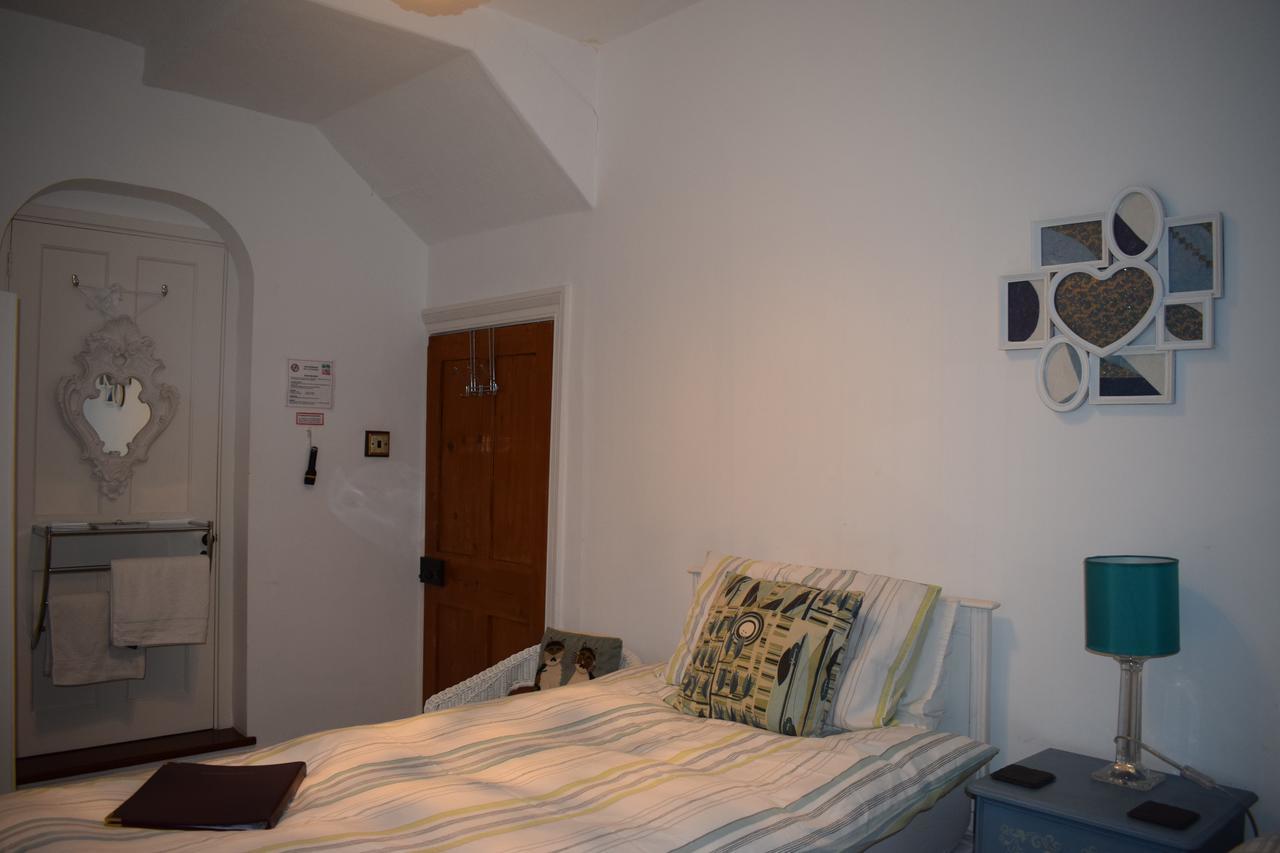 Heatherbank B&B サンドハースト エクステリア 写真