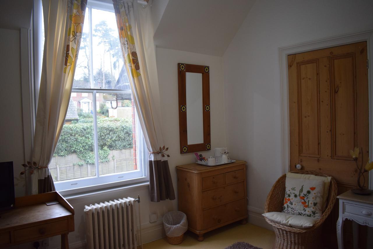 Heatherbank B&B サンドハースト エクステリア 写真